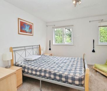Waverley Court, Woking, Surrey, GU22 7XJ - Photo 3