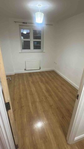 2 bed flat to rent Stanley Road, Harrow HA2 - Photo 4
