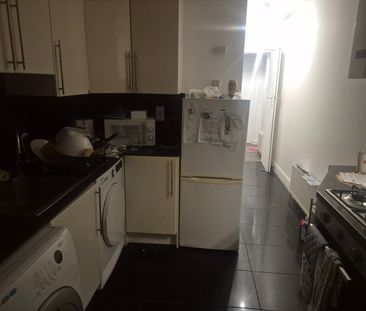 Room in a Shared House, Robinhood Way, SW15 - Photo 3