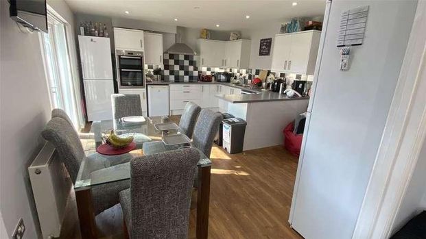 Rickman Crescent, Addlestone, Surrey, KT15 - Photo 1