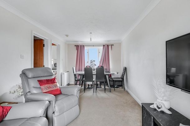 2 bedroom flat to rent - Photo 1