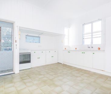 32 Alice Street, Clontarf QLD 4019 - House For Rent | Domain - Photo 2