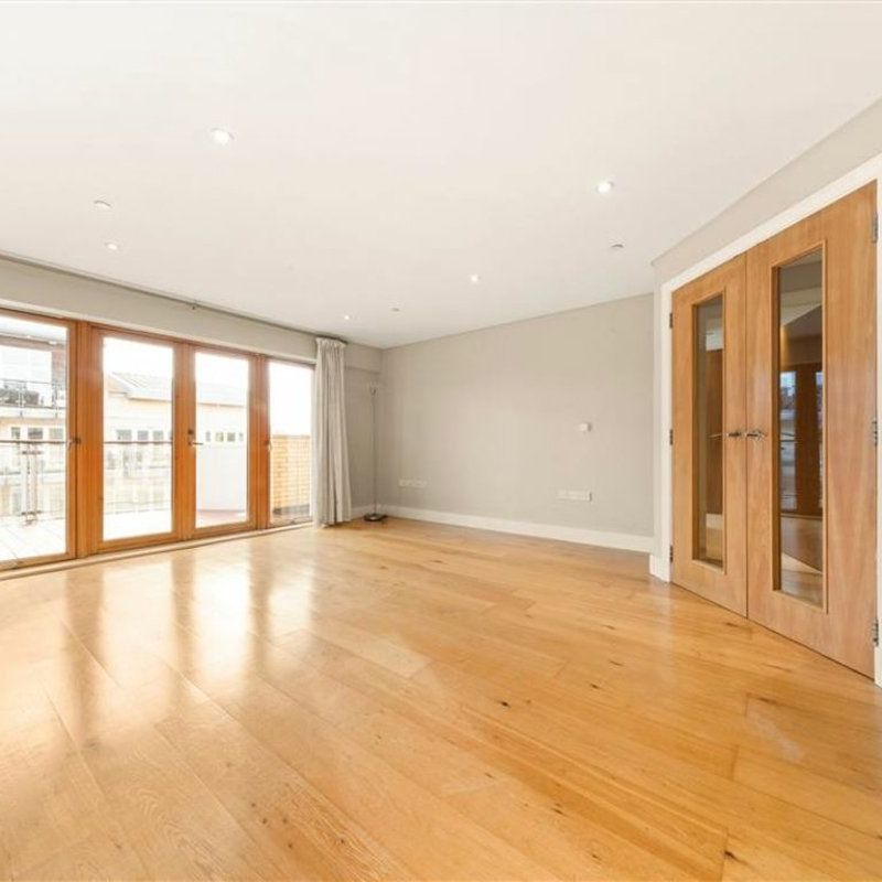 Marina Place, KT1, London - Photo 1