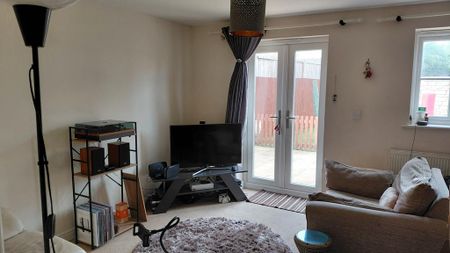 2 bedroom semi-detached house to rent - Photo 2