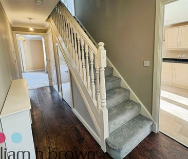 Lie Field Close - Photo 5