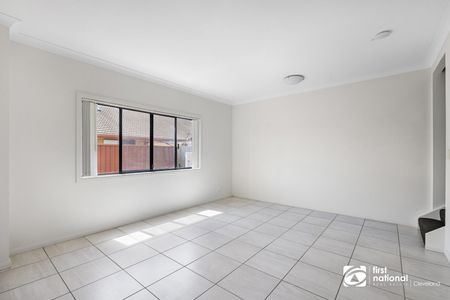 FOUR BEDROOM TOWNHOUSE IN THE HEART OF CLEVELAND - Photo 4