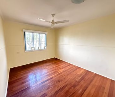 24 Earl Street, Westcourt, Qld 4870 - Photo 5