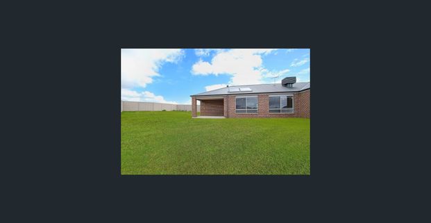 FAMILY LIVING IN WIRLINGA RISE - Photo 1