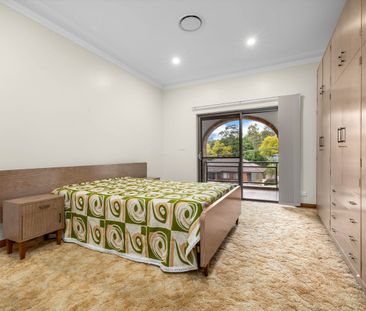 A rare find! Suits extended family with two kitchens and two bathro... - Photo 5