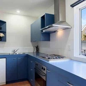 Fully Furnished 2 - 3 Bedroom City Townhouse with Internal Access Garage! - Photo 2