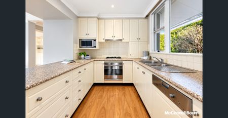 Spacious Family Home with Heated Swimming Pool & Solar Power - Photo 5