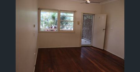 Short stroll to Plaza shopping - Photo 3