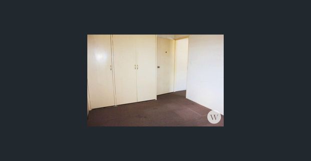 Spacious 2-Bedroom Unit in a Quiet Block of 6 - Photo 1