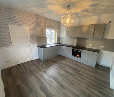 3 bedroom end of terrace house to rent - Photo 5