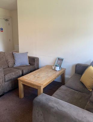 3 bedroom flat to rent - Photo 1