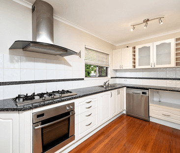 Comfortable and convenient family living - Photo 6