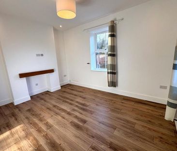 3 bedroom end of terrace house to rent - Photo 4