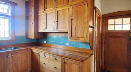 CHARACTER HOME- EQUISITE COASTAL SEA VIEWS - Photo 2