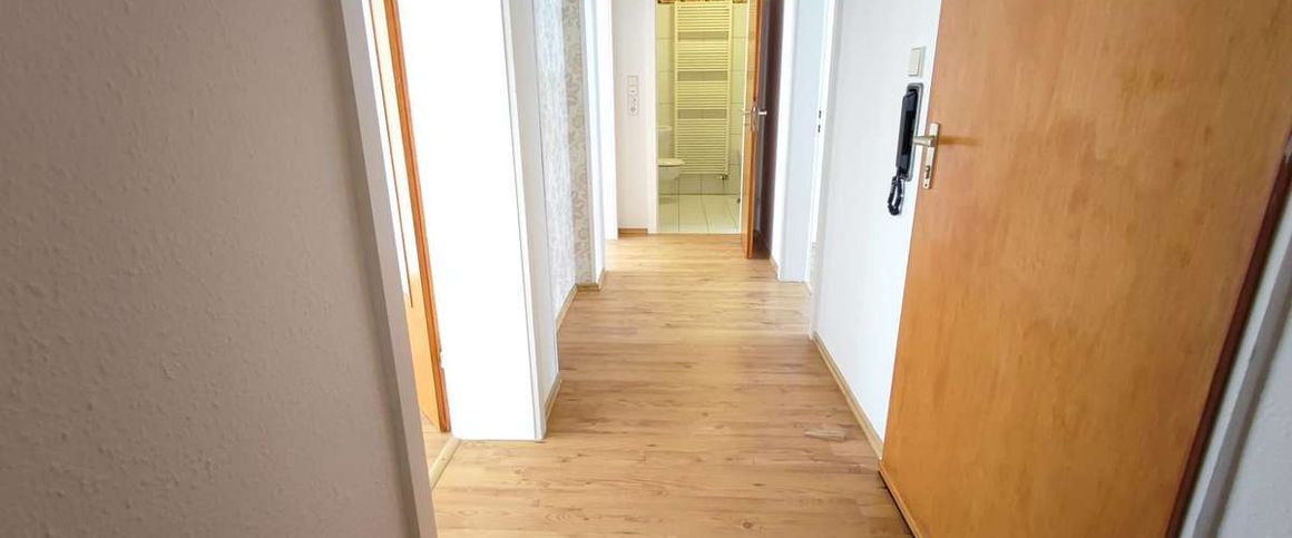 KL - Nähe Wiesenplatz, 3 ZKB, EBK, Badezimmer mit Duschwanne - Photo 1
