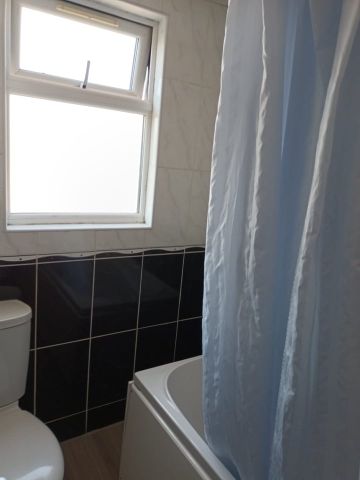 Room in a Shared House, Barking Road, E13 - Photo 5