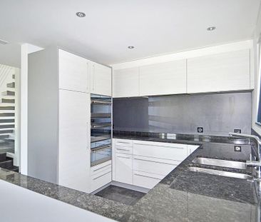 Freistehendes 5.5 Zimmer-Haus mit gepflegter Umgebung und Weitsicht - Photo 4