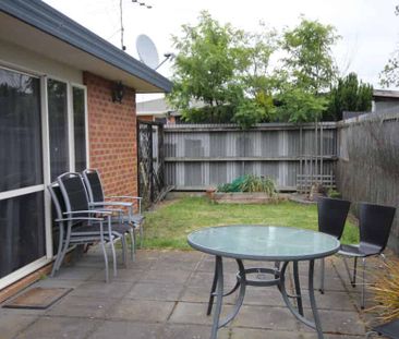 Comfortable & Secure Family Home - Easy Care - Photo 3