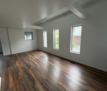 For Lease - 27 POPLAR Street, West Centre Town, Ontario - Photo 1