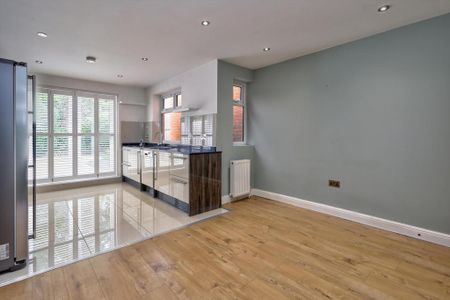 4 bedroom terraced house to rent - Photo 4