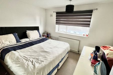 Springfield Crescent - Photo 3