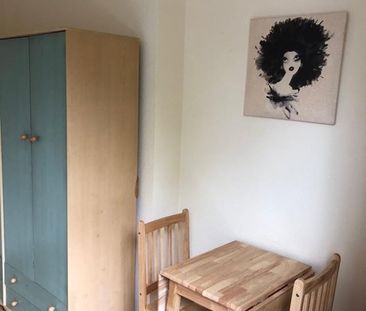 Studio Flat, Chatsworth Road, NW2 - Photo 4