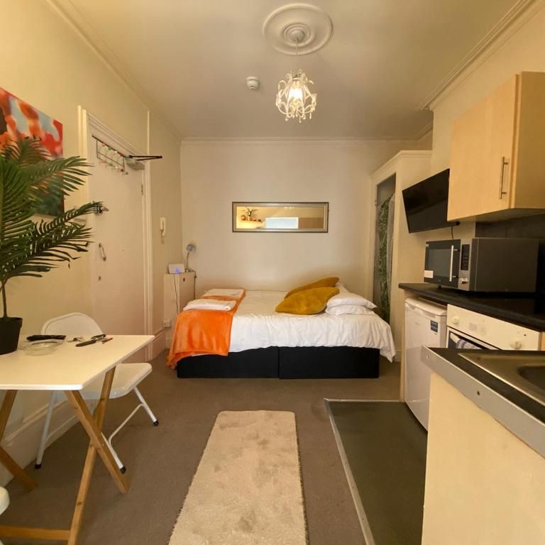 Studio to rent - Photo 1