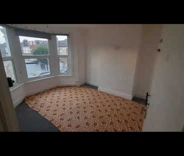 Room in a Shared House, Clandon Road, IG3 - Photo 2