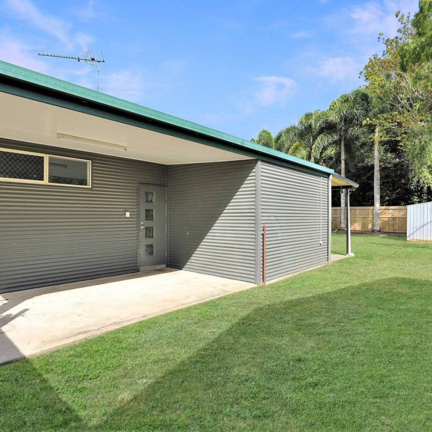 Family Entertainer - Red kitchen - Private Patio - Big Backyard - Side Access - Photo 1