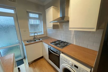 Ena Avenue, Neath, SA11 - Photo 4