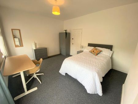 4 bedroom terraced house to rent - Photo 3