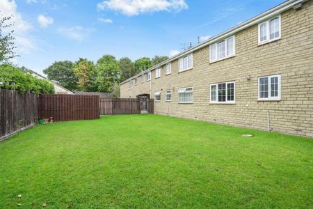 Oakdene Vale, Leeds, West Yorkshire, LS17 8XT - Photo 4