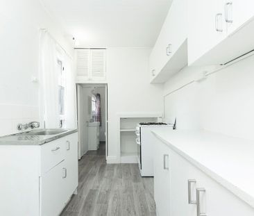 Two Bedroom Terrace Located on a quite street - Photo 4