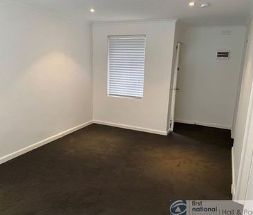 Conveniently Located! - Photo 4