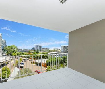 Modern 3-Bedroom, 2-Bathroom Unit in a Prime City Position! - Photo 5