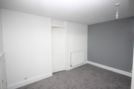 3 Bedroom Semi-Detached To Rent - Photo 4