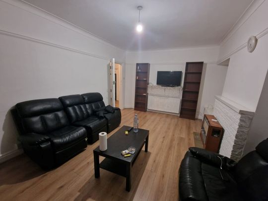 5 Bed End Terrace, Croydon Road, CR0 - Photo 1