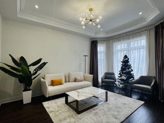 For Lease - 9 Anglin Drive, Richmond Hill, Ontario - Photo 1