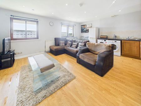 Price £950 pcm - Available Now - Furnished - Photo 3