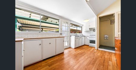 Vibrant Two-Bedroom Home in the Heart of Marrickville! - Photo 3