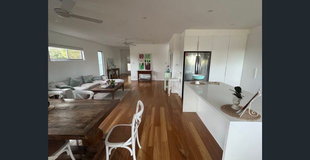 Modern home, Coastal lifestyle - Photo 1
