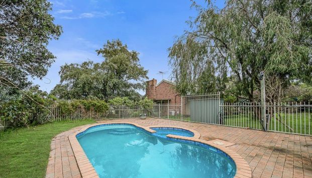 27 Homewood Road, Cranbourne South - Photo 1