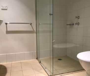 FURNISHED NORTH FACING LIGHT FILLED MODERN ONE BEDROOM APARTMENT IN... - Photo 1