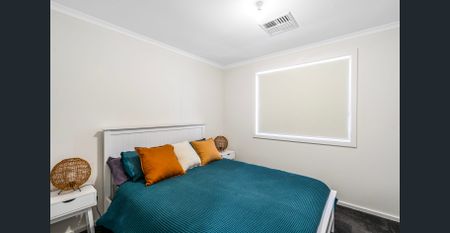 Modern Comfort Meets Easy-Care Living in Morphett Vale - Photo 4
