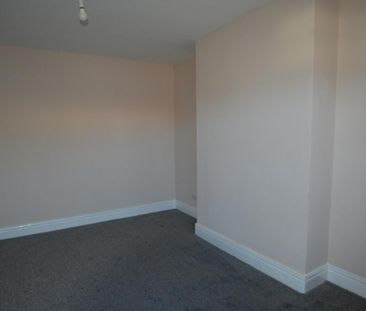 2 bedroom ground floor flat to rent - Photo 1