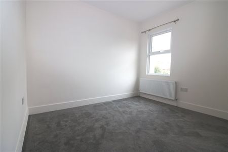 Park Street, Westcliff on Sea, Essex, SS0 7PA - Photo 3